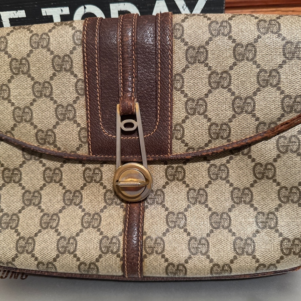 GUCCI CROSSBODY - NO STRAPS, RUBBING AND EXPOSED PIPING